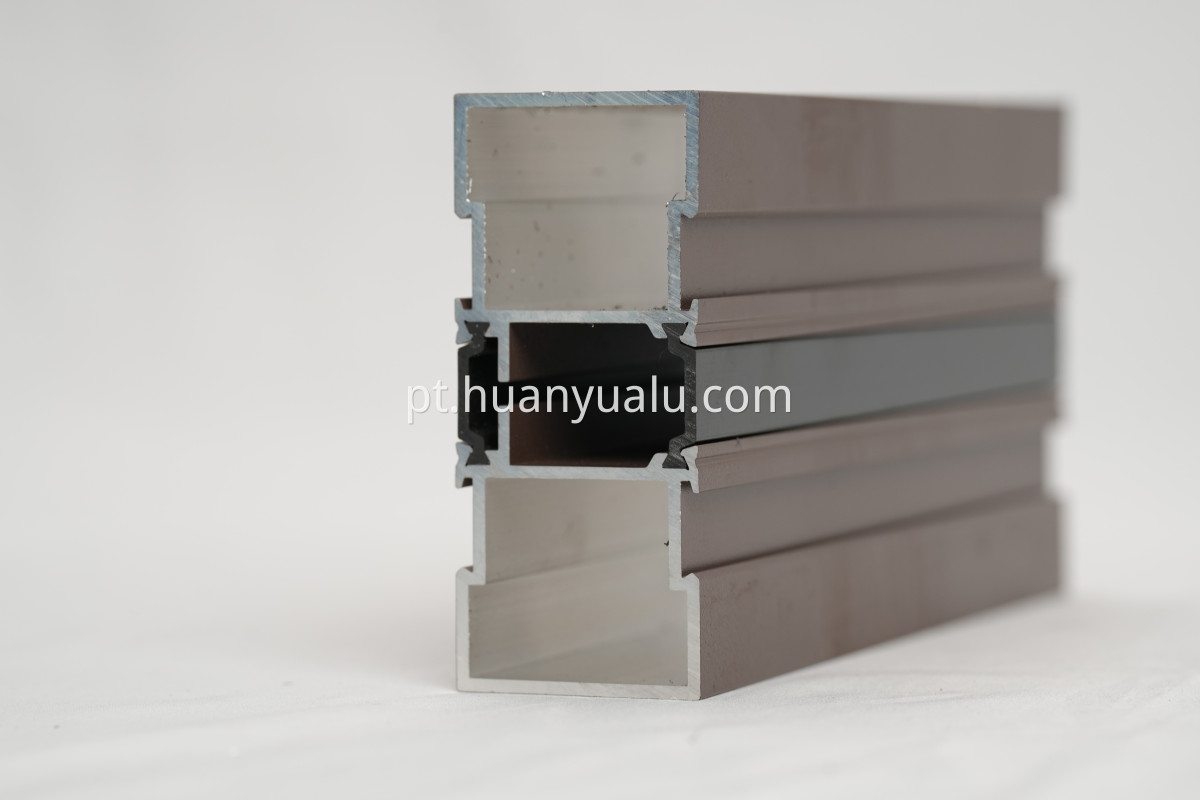 Perfis de isolamento térmico Thermal insulation profiles